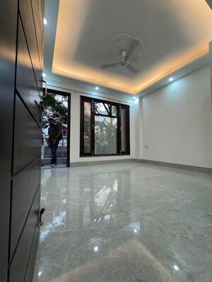 Room in 1 BHK Apartment at Chattarpur – for Rent