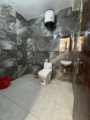 Team Area in 3 BHK Apartment at Chattarpur – for Rent
