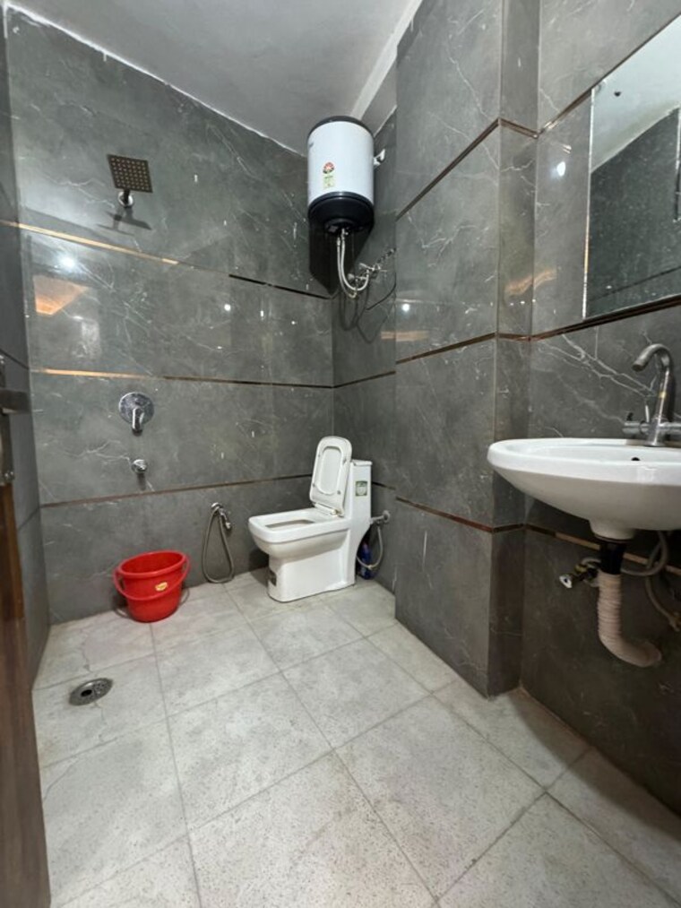 Bathroom, chattarpur 3 Bedroom 1300 Sq.Ft. Apartment In Chattarpur Delhi 10446119
