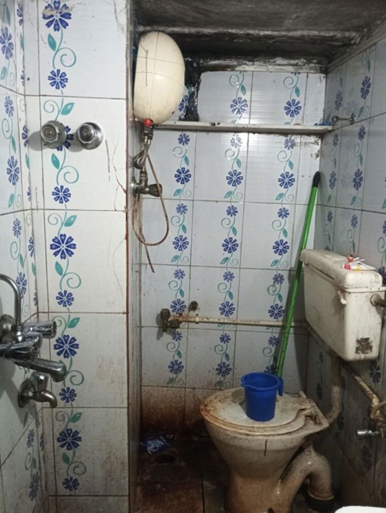 Bathroom, n-g-acharya-apartment 1 Bedroom 300 Sq.Ft. Apartment In Chembur Mumbai 10446128