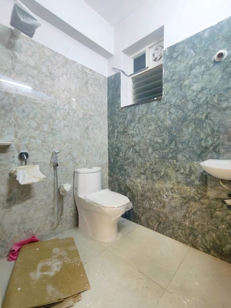 Bathroom, sri venkateshwara nagar colony 3 Bedroom 1835 Sq.Ft. Apartment In Sri Venkateshwara Nagar Colony Guntur 10446166