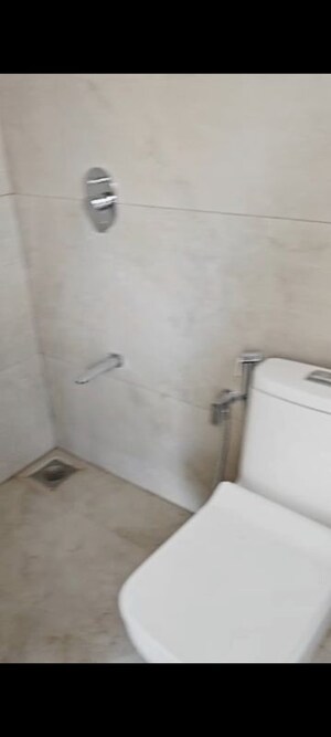 Room in 3 BHK Apartment at Adani Augusta, Tragad – for Rent