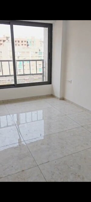 Room in 3 BHK Apartment at Adani Augusta, Tragad – for Rent