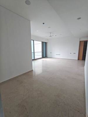 Room in 4 BHK Apartment at Rustomjee Crown, Prabhadevi – for Rent