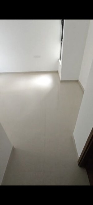 Room in 2 BHK Apartment at Kalpataru Immensa B, Kolshet Road – for Sale