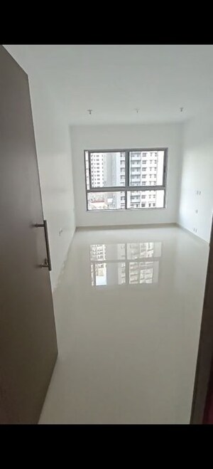 Furnished Amenities in 2 BHK Apartment at Kalpataru Immensa B, Kolshet Road – for Sale