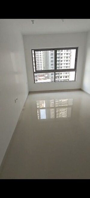 Room in 2 BHK Apartment at Kalpataru Immensa B, Kolshet Road – for Sale