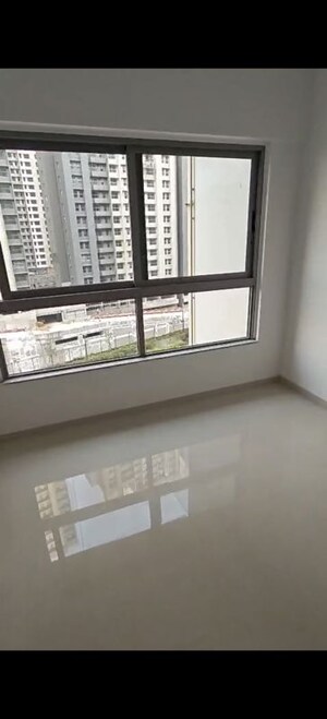 Room in 2 BHK Apartment at Kalpataru Immensa B, Kolshet Road – for Sale