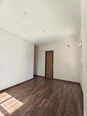 Room in 2 BHK Apartment at Piramal Vaikunth, Balkum Pada – for Sale