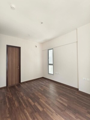 Room in 2 BHK Apartment at Piramal Vaikunth, Balkum Pada – for Sale