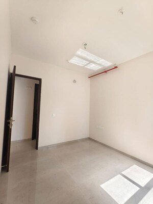 Room in 2 BHK Apartment at Piramal Vaikunth, Balkum Pada – for Sale