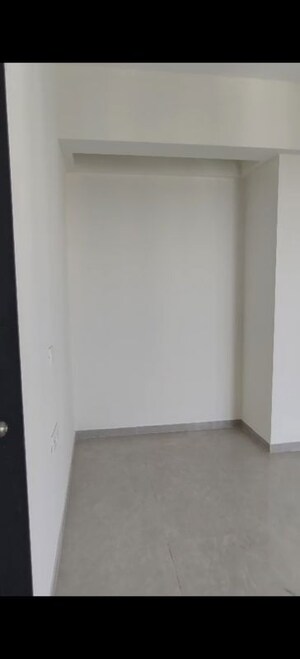 Room in 2 BHK Apartment at Damji Shamji Mahavir Spring Tulip Phase 1, Pokhran Road No Two – for Rent