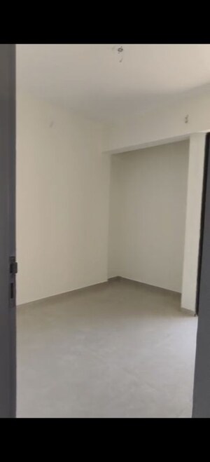 Room in 2 BHK Apartment at Damji Shamji Mahavir Spring Tulip Phase 1, Pokhran Road No Two – for Rent