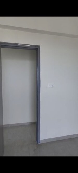 Room in 2 BHK Apartment at Damji Shamji Mahavir Spring Tulip Phase 1, Pokhran Road No Two – for Rent