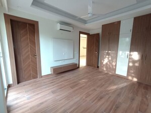 Room in 3 BHK Builder Floor at Kohli One Malibu Town, Sector 47 – for Rent