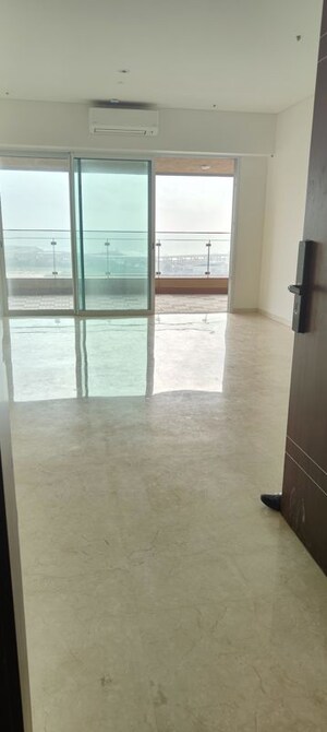 Room in 4 BHK Apartment at Lokhandwala Minerva Mahalaxmi, Mahalaxmi – for Rent