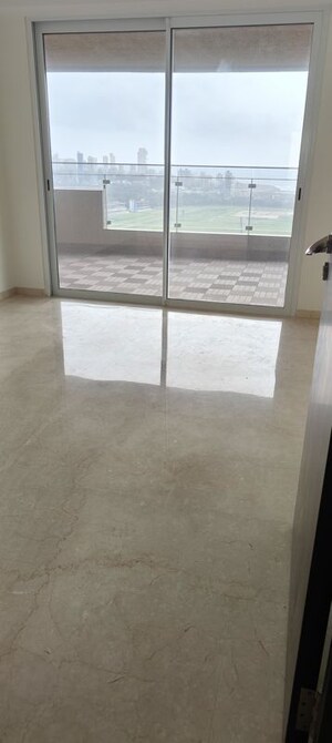 Room in 4 BHK Apartment at Lokhandwala Minerva Mahalaxmi, Mahalaxmi – for Rent