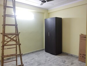 Room in 2 BHK Builder Floor at Mayur Vihar Phase 1 Extension – for Rent
