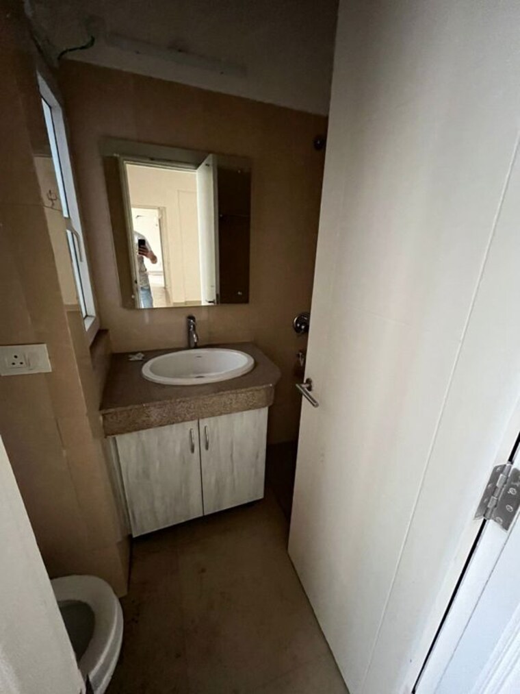 Bathroom, emaar-emerald-estate 2.5 Bedroom 950 Sq.Ft. Apartment In Sector 65 Gurgaon 10446331