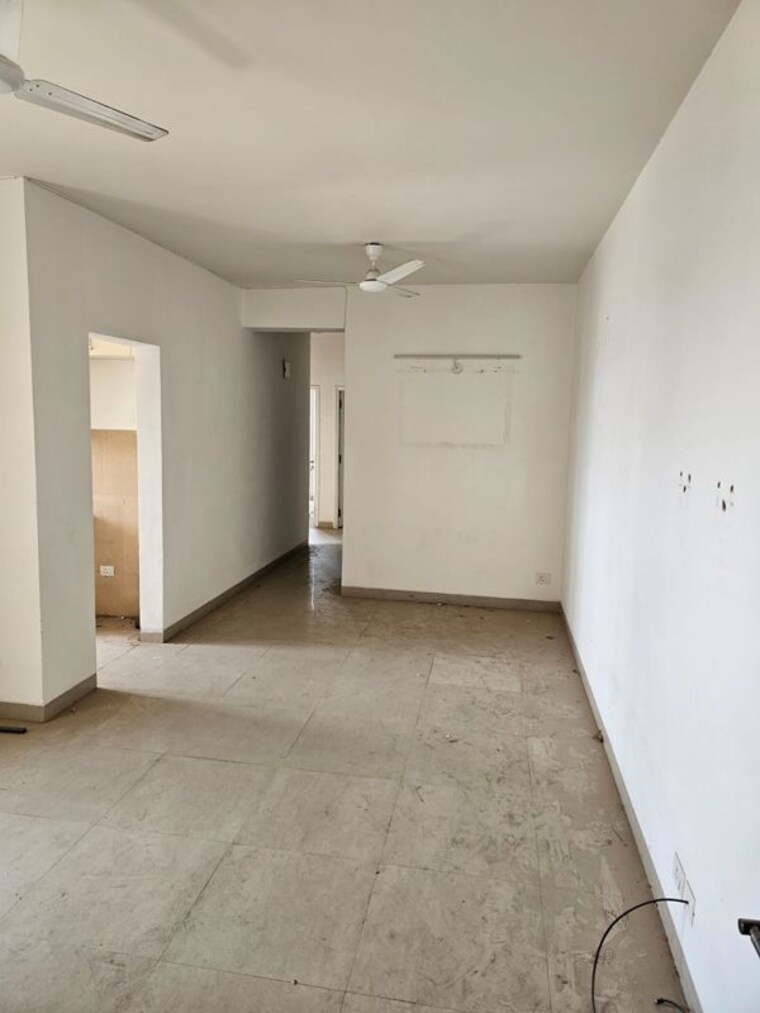 Living Room, emaar-emerald-estate 2.5 Bedroom 950 Sq.Ft. Apartment In Sector 65 Gurgaon 10446331