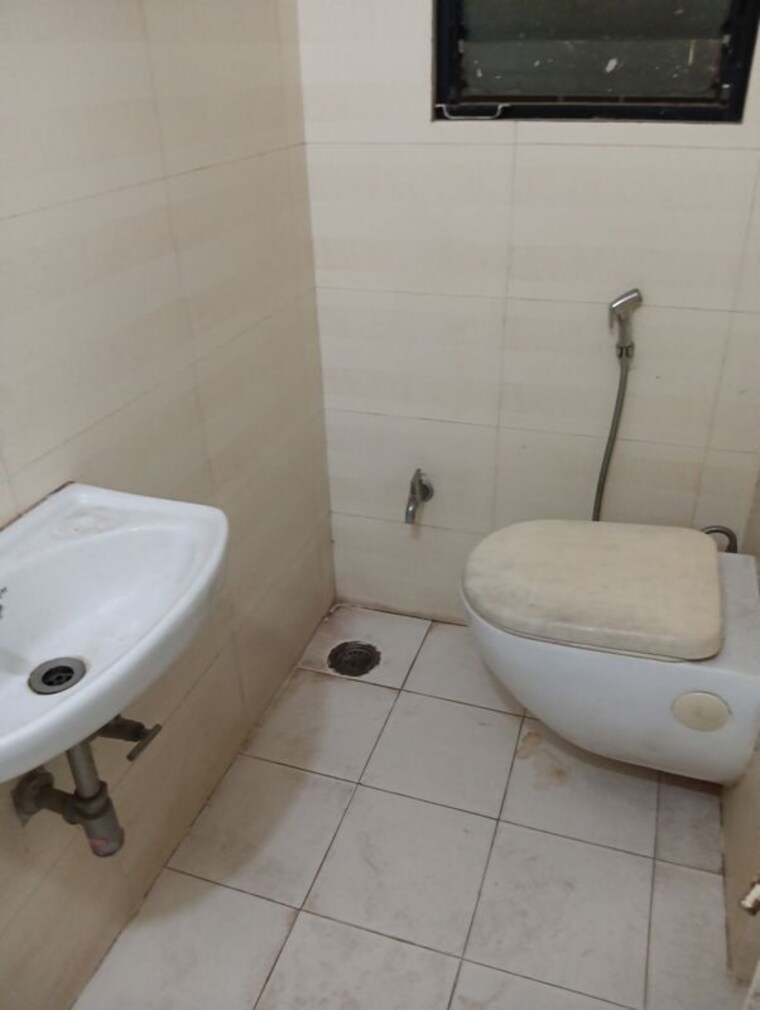 Bathroom, kuber-kunj 2 Bedroom 1000 Sq.Ft. Apartment In Baner Pune 10446343