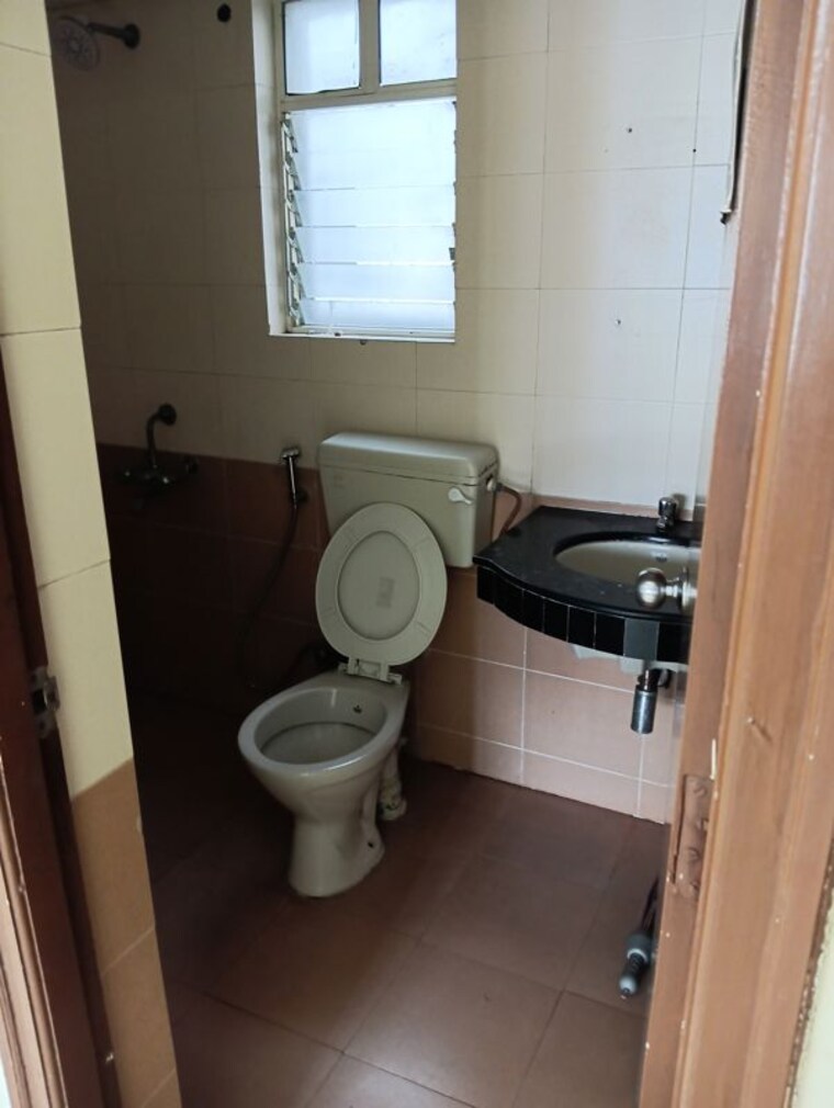 Bathroom, aditya-breeze-park 2 Bedroom 1000 Sq.Ft. Apartment In Balewadi Pune 10444484