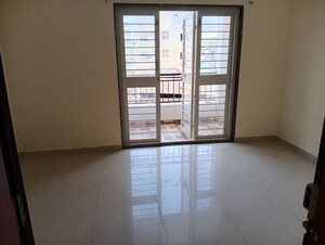 Room in 2 BHK Apartment at Pimple Nilakh – for Rent