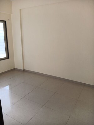 Room in 2 BHK Apartment at Pimple Nilakh – for Rent