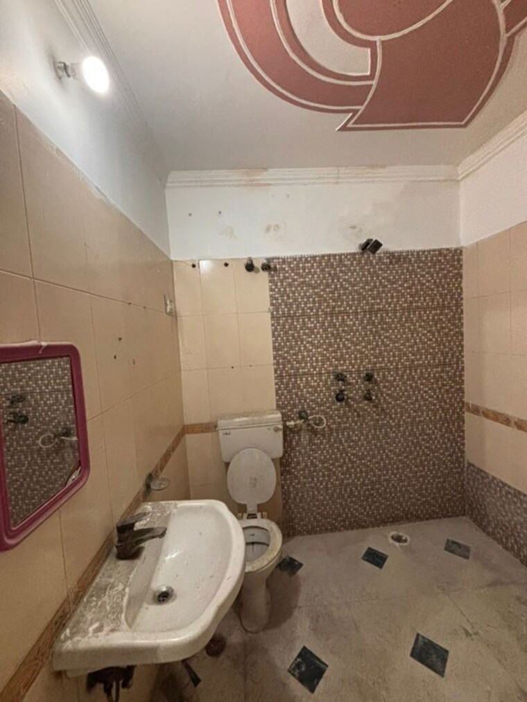 Bathroom, rwa-apartments-sector-53 3 Bedroom 1350 Sq.Ft. Builder Floor In Sector 53 Noida 10446362
