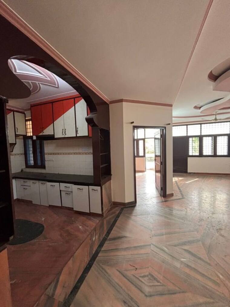  Parking, rwa-apartments-sector-53 3 Bedroom 1350 Sq.Ft. Builder Floor In Sector 53 Noida 10446362