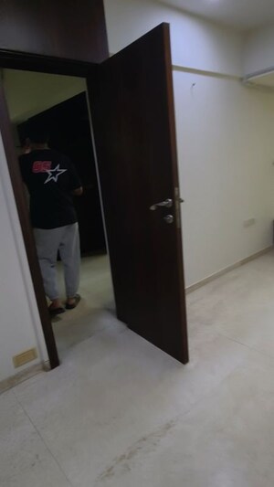 Furnished Amenities in 3 BHK Apartment at Amrapali CHS Andheri, Andheri East – for Rent