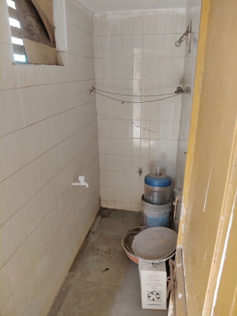 Bathroom, ellisbridge 1 Bedroom 100 Sq.Ft. Independent House In Ellisbridge Ahmedabad 10445716