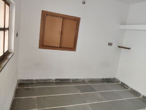 Room in 1 BHK Independent House at Ellisbridge – for Rent