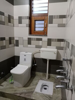 Team Area in 2.5 BHK Builder Floor at Sector 18 – for Rent