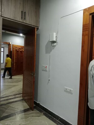 Room in 2.5 BHK Builder Floor at Sector 18 – for Rent