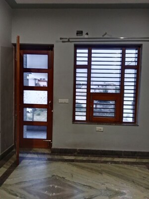 Room in 2.5 BHK Builder Floor at Sector 18 – for Rent