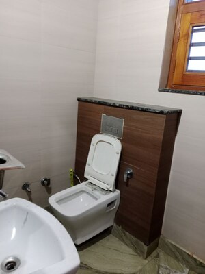Team Area in 2.5 BHK Builder Floor at Sector 18 – for Rent