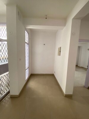 Building Lobby in 3 BHK Apartment at BPTP Amstoria Country Floor, Sector 102 – for Rent