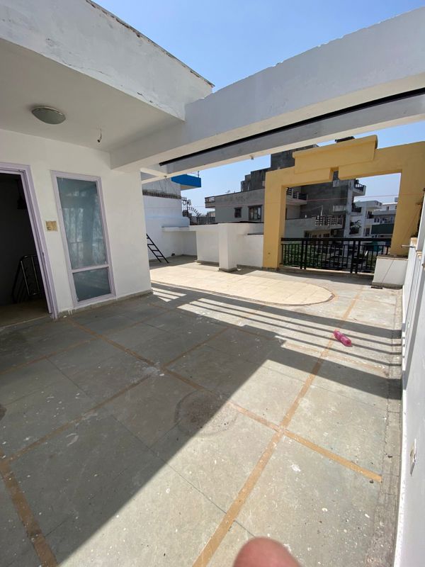 3 BHK + Pooja Room,Servant Room,Basement 2700 Sq.Ft. Apartment in BPTP Amstoria Country Floor