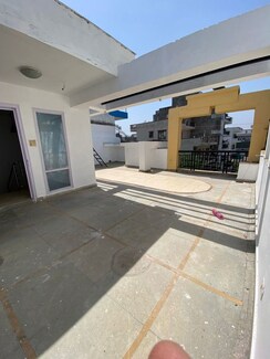 3 BHK + Pooja Room,Servant Room,Basement Apartment For Rent in BPTP Amstoria Country Floor