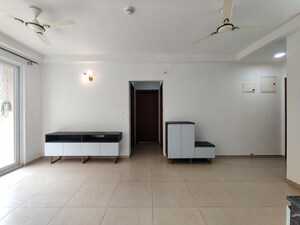 Room in  Apartment at Bhartiya Nikoo Homes Phase 2, Thanisandra Main Road – for Rent