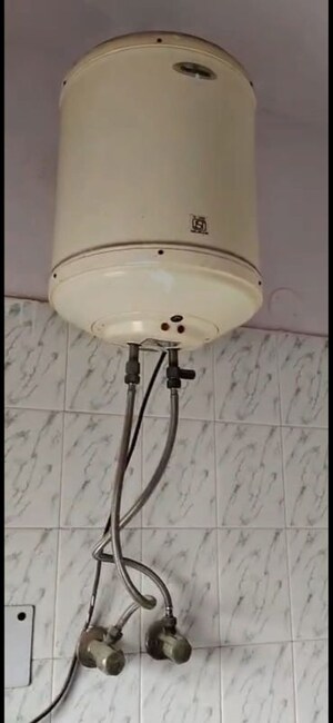 Bathroom in 1 BHK Builder Floor at Sector 1 – for Rent