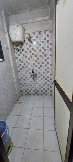 Bathroom in 1 BHK Builder Floor at Kamgar Putala Vasahat – for Rent