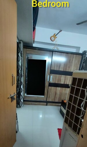 Room in 1 BHK Builder Floor at Kamgar Putala Vasahat – for Rent