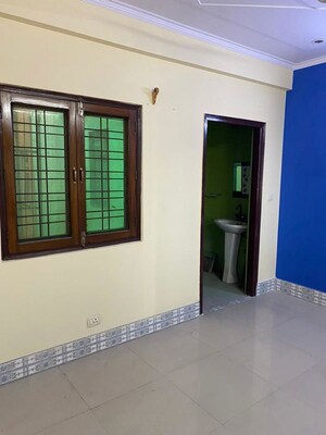 Room in Studio Builder Floor at Sector 48 – for Rent