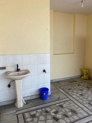 Bathroom in Studio Builder Floor at Sector 48 – for Rent
