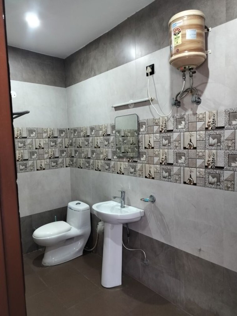 Bathroom, aerocity 1 Bedroom 200 Sq.Ft. Builder Floor In Aerocity Mohali 10446441