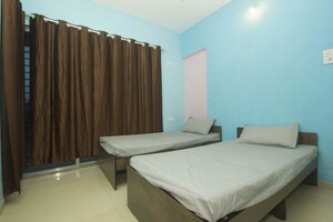Bedroom in  Pg at Malad West – for Rent