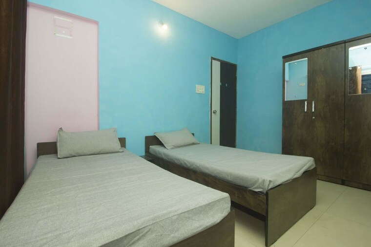 Bedroom, malad west Pg For Girls In Malad West 10446444