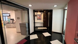 Team Area in  Showroom at Bandra West – for Rent